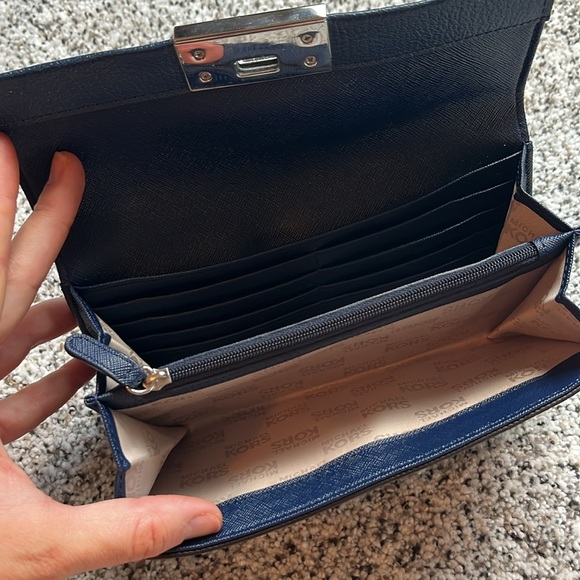 MICHAEL KORS WALLET - Picture 4 of 5